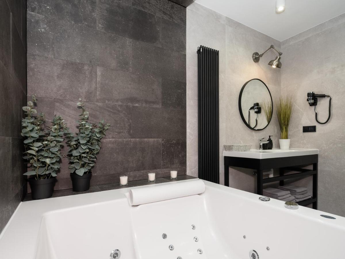 Jacuzzi Apartments 克拉科夫 外观 照片