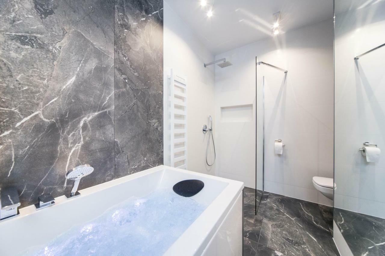 Jacuzzi Apartments 克拉科夫 外观 照片
