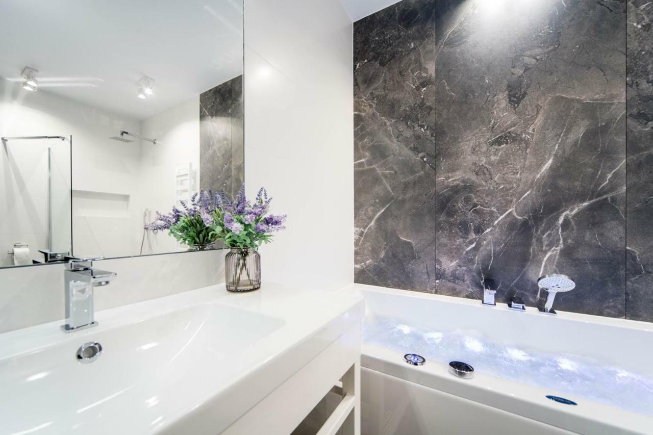 Jacuzzi Apartments 克拉科夫 外观 照片